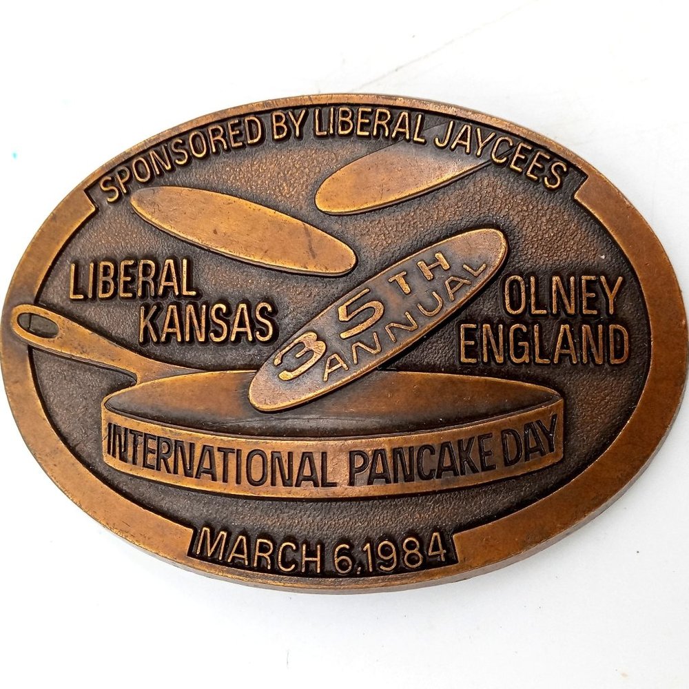 International Pancake Day Belt Buckle Liberal Kansas Olney England 1984 Vintage - Picture 7 of 10